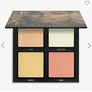 Huda beauty highlighter palette